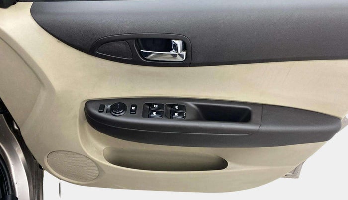 2012 Hyundai i20 MAGNA (O) 1.2, Petrol, Manual, 68,409 km, Driver Side Door Panels Control