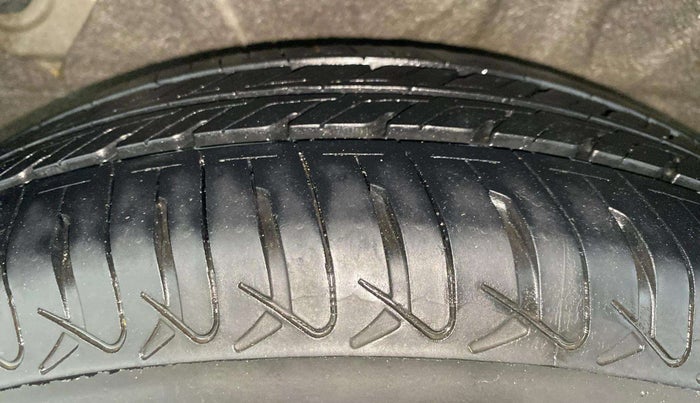 2012 Hyundai i20 MAGNA (O) 1.2, Petrol, Manual, 68,409 km, Right Rear Tyre Tread