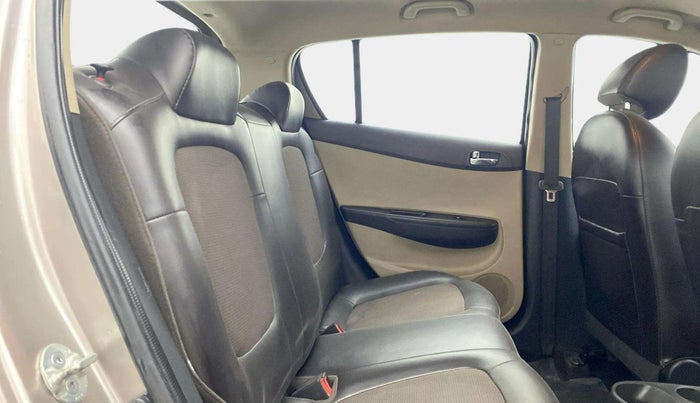 2012 Hyundai i20 MAGNA (O) 1.2, Petrol, Manual, 68,409 km, Right Side Rear Door Cabin