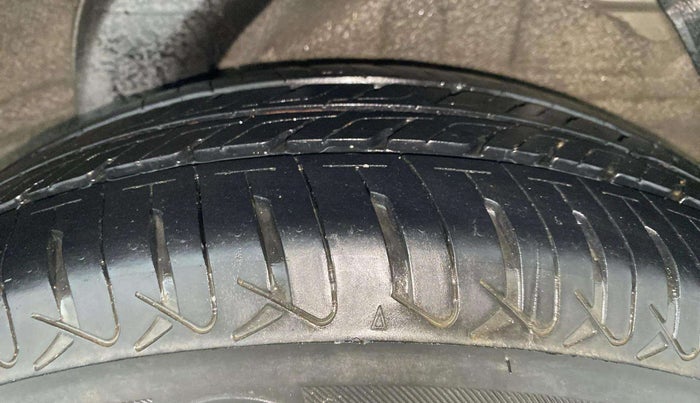 2012 Hyundai i20 MAGNA (O) 1.2, Petrol, Manual, 68,409 km, Left Rear Tyre Tread