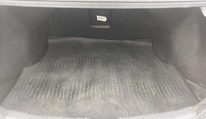 2018 Hyundai New Elantra 2.0 SX(O) AT PETROL, Petrol, Automatic, 93,341 km, Boot Inside