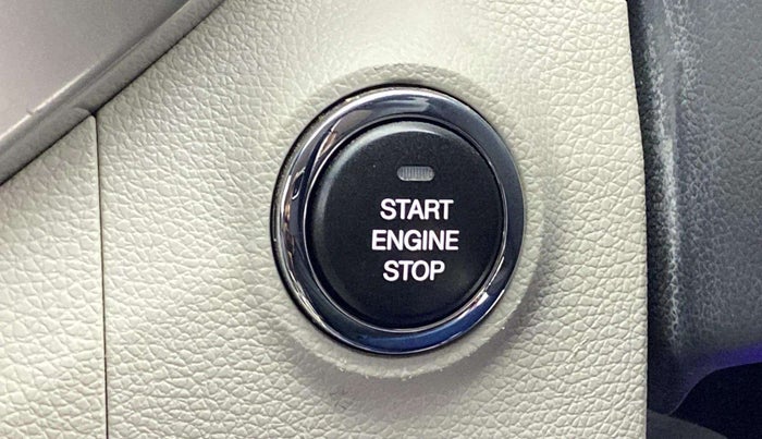 2020 Mahindra XUV300 W8 1.2 PETROL, Petrol, Manual, 64,963 km, Keyless Start/ Stop Button
