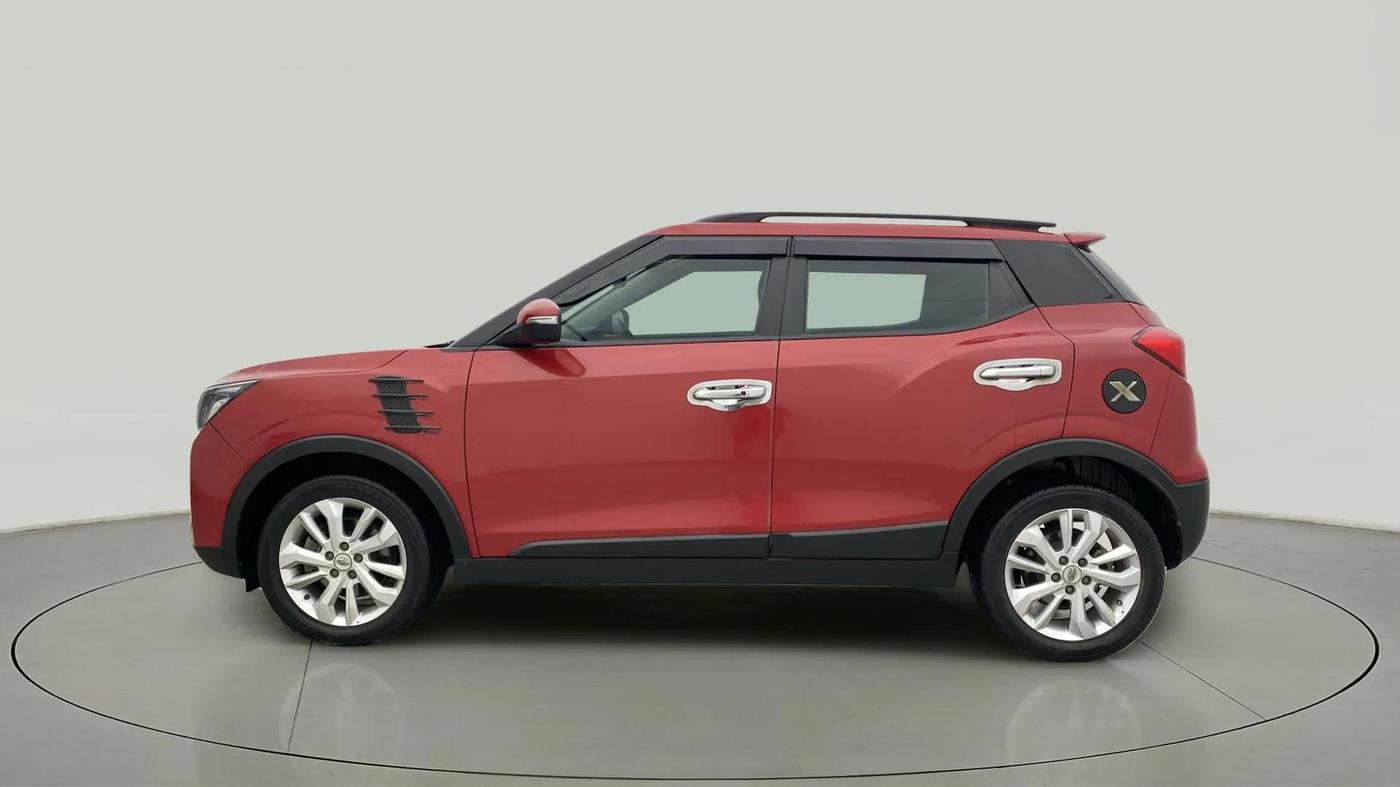 2020 Mahindra XUV300 W8 1.2 PETROL, Petrol, Manual, 64,963 km, Left Side