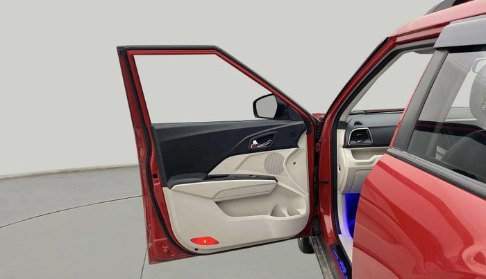 2020 Mahindra XUV300 W8 1.2 PETROL, Petrol, Manual, 64,963 km, LHS Front Door