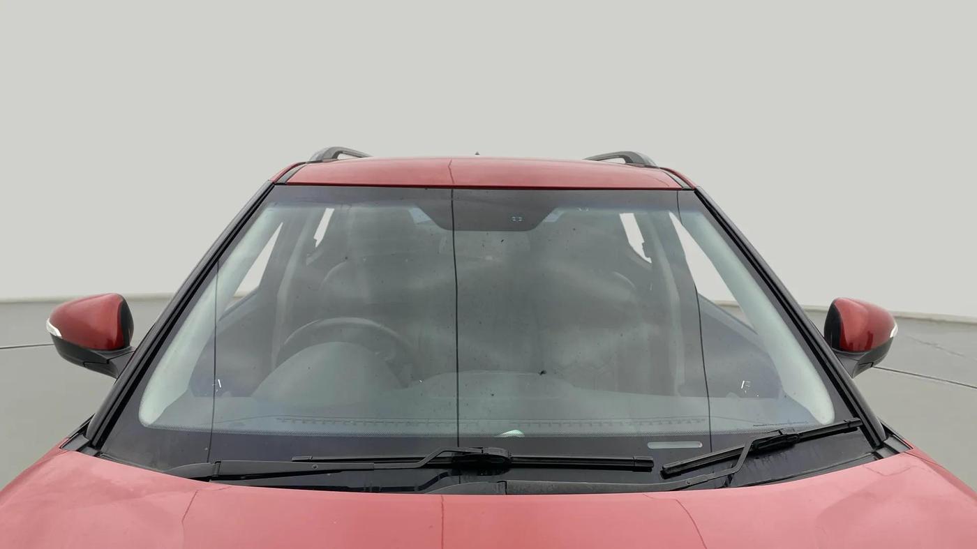 2020 Mahindra XUV300 W8 1.2 PETROL, Petrol, Manual, 64,963 km, Front Windshield