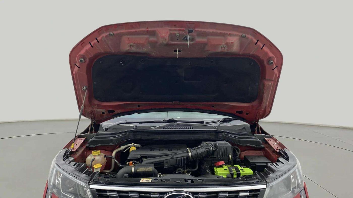 2020 Mahindra XUV300 W8 1.2 PETROL, Petrol, Manual, 64,963 km, Open Bonet