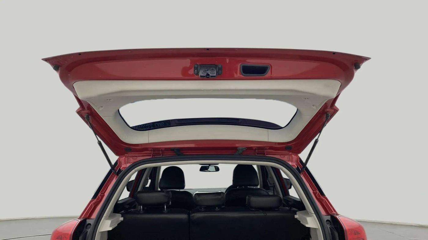 2020 Mahindra XUV300 W8 1.2 PETROL, Petrol, Manual, 64,963 km, Boot Door Open
