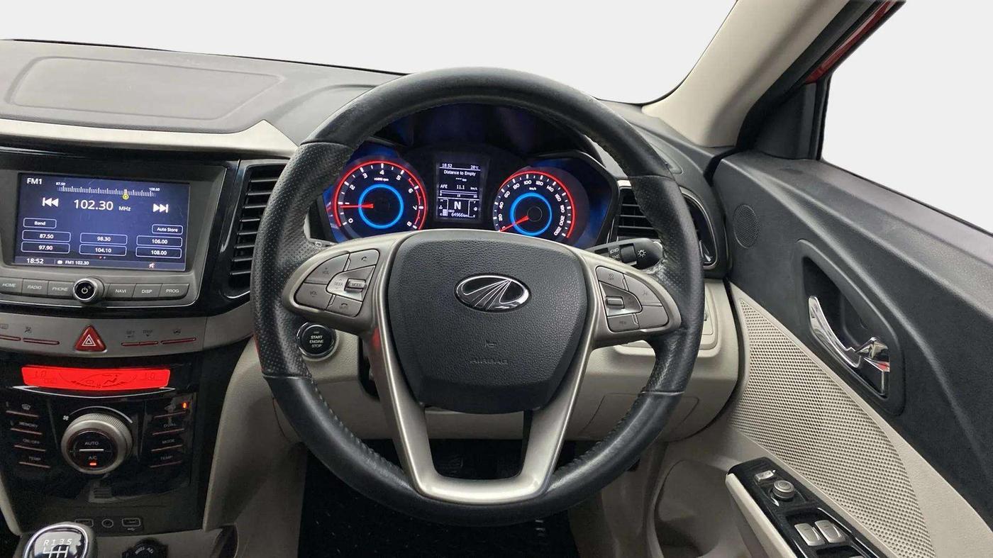 2020 Mahindra XUV300 W8 1.2 PETROL, Petrol, Manual, 64,963 km, Steering Wheel Close Up