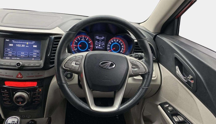 2020 Mahindra XUV300 W8 1.2 PETROL, Petrol, Manual, 64,963 km, Steering Wheel Close Up