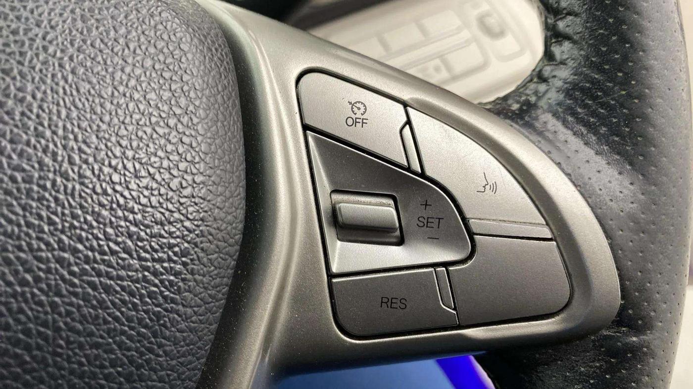 2020 Mahindra XUV300 W8 1.2 PETROL, Petrol, Manual, 64,963 km, Adaptive Cruise Control