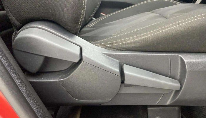 2021 Renault Kiger RXT (O) MT DUAL TONE, Petrol, Manual, 33,555 km, Driver Side Adjustment Panel
