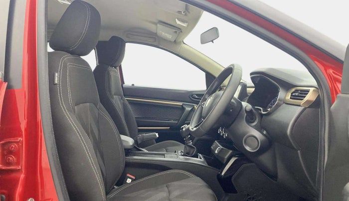 2021 Renault Kiger RXT (O) MT DUAL TONE, Petrol, Manual, 33,555 km, Right Side Front Door Cabin