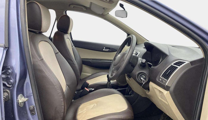 2013 Hyundai i20 MAGNA (O) 1.2, Petrol, Manual, 45,462 km, Right Side Front Door Cabin