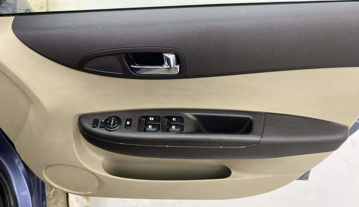 2013 Hyundai i20 MAGNA (O) 1.2, Petrol, Manual, 45,462 km, Driver Side Door Panels Control