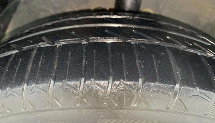 2013 Hyundai i20 MAGNA (O) 1.2, Petrol, Manual, 45,462 km, Left Front Tyre Tread