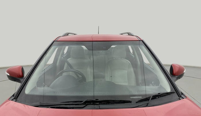 2020 Mahindra XUV300 W8 (O) 1.2 PETROL, Petrol, Manual, 53,783 km, Front Windshield