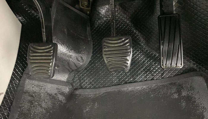 2020 Mahindra XUV300 W8 (O) 1.2 PETROL, Petrol, Manual, 53,783 km, Pedals