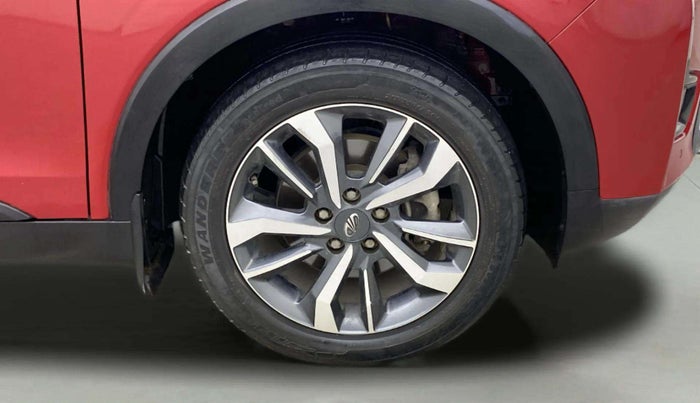 2020 Mahindra XUV300 W8 (O) 1.2 PETROL, Petrol, Manual, 53,783 km, Right Front Wheel
