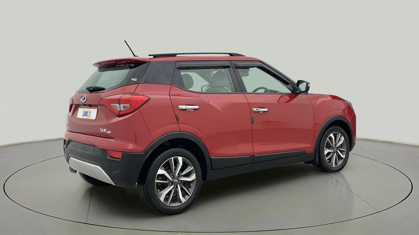 2020 Mahindra XUV300 W8 (O) 1.2 PETROL, Petrol, Manual, 53,783 km, Right Back Diagonal