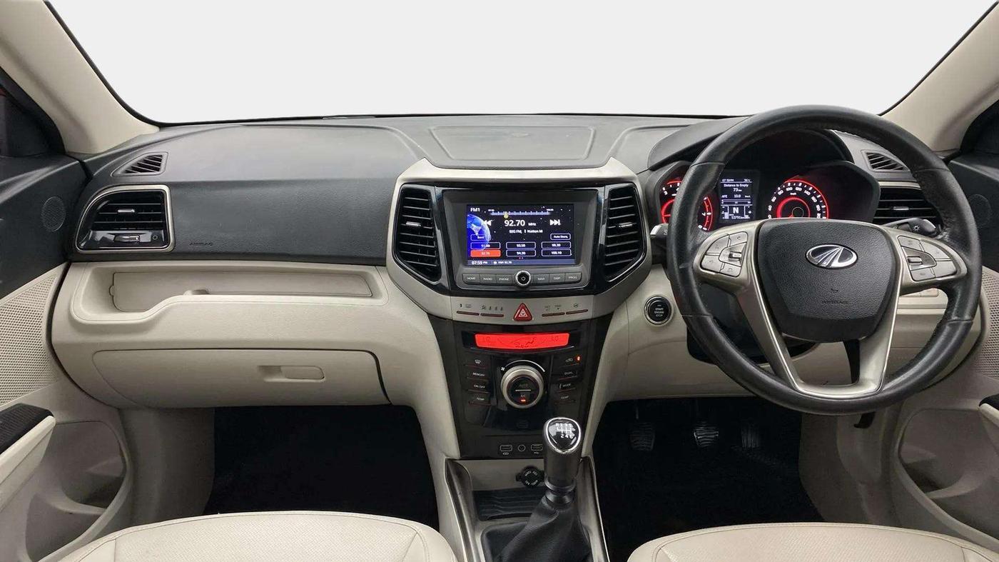 2020 Mahindra XUV300 W8 (O) 1.2 PETROL, Petrol, Manual, 53,783 km, Dashboard