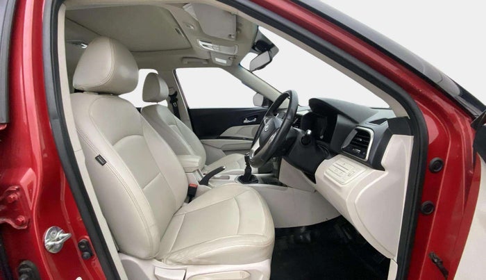 2020 Mahindra XUV300 W8 (O) 1.2 PETROL, Petrol, Manual, 53,783 km, Right Side Front Door Cabin