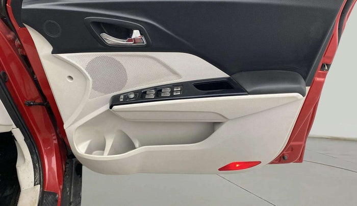 2020 Mahindra XUV300 W8 (O) 1.2 PETROL, Petrol, Manual, 53,783 km, Driver Side Door Panels Control