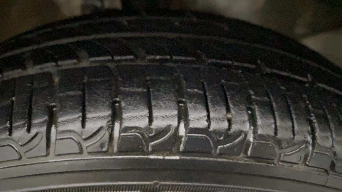 2016 Maruti Wagon R 1.0 VXI AMT, Petrol, Automatic, 46,039 km, Left Rear Tyre Tread