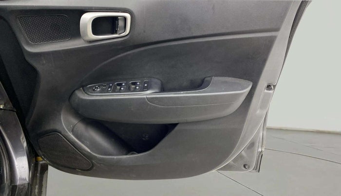 2021 Hyundai VENUE S 1.2, Petrol, Manual, 54,874 km, Driver Side Door Panels Control