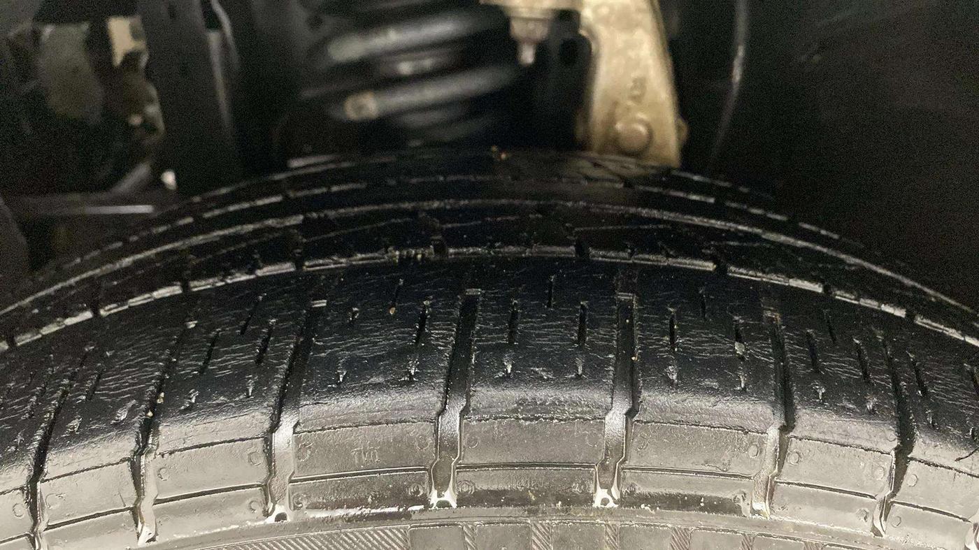 2018 Mahindra MARAZZO M4 7 STR, Diesel, Manual, 1,32,430 km, Left Front Tyre Tread