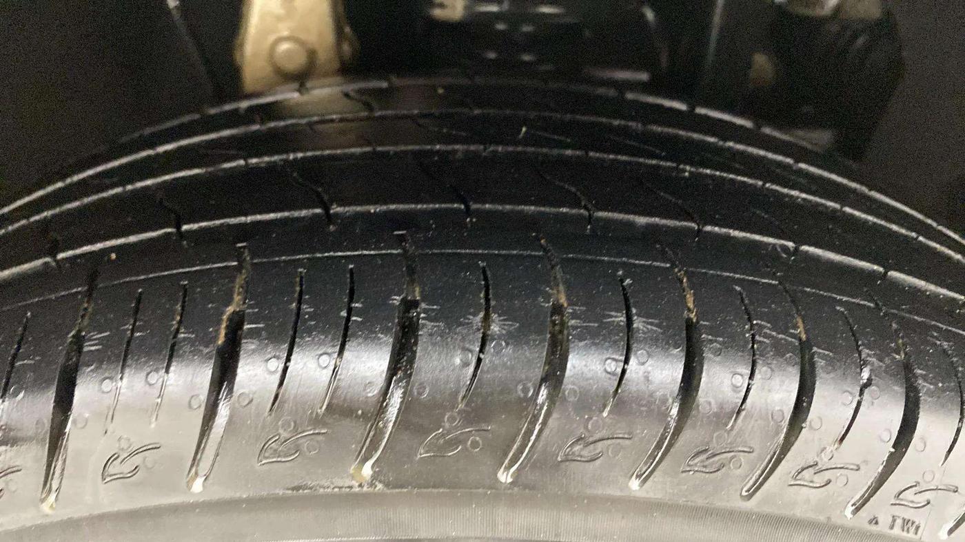 2018 Mahindra MARAZZO M4 7 STR, Diesel, Manual, 1,32,430 km, Right Front Tyre Tread