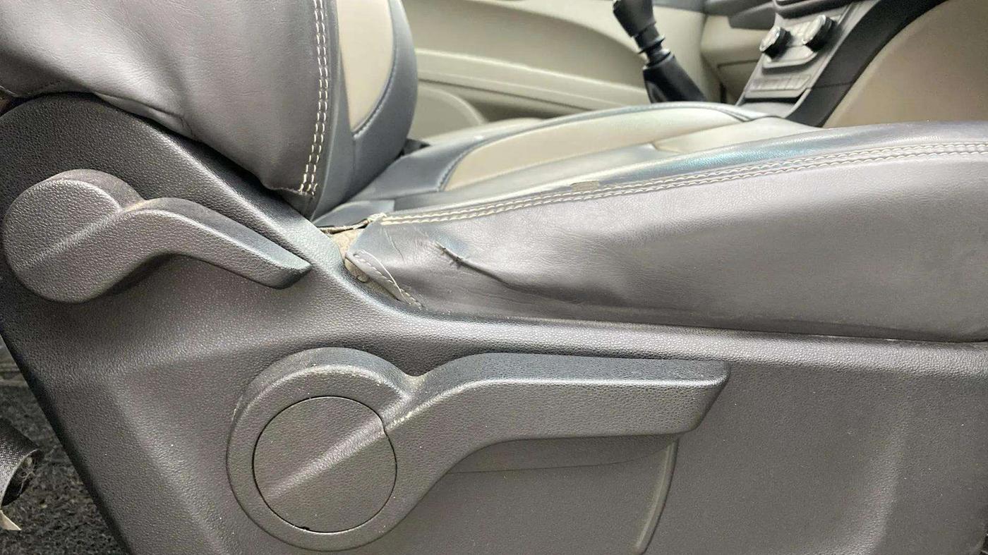 2018 Mahindra MARAZZO M4 7 STR, Diesel, Manual, 1,32,430 km, Driver Side Adjustment Panel