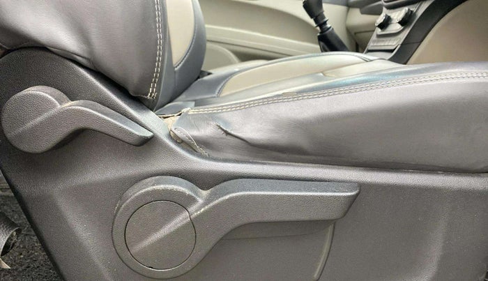 2018 Mahindra MARAZZO M4 7 STR, Diesel, Manual, 1,32,430 km, Driver Side Adjustment Panel