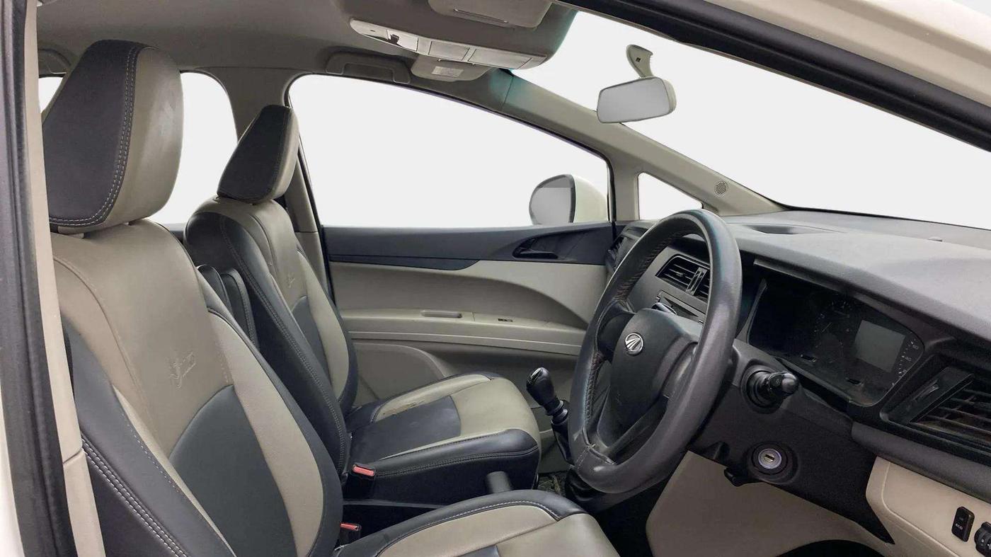 2018 Mahindra MARAZZO M4 7 STR, Diesel, Manual, 1,32,430 km, Right Side Front Door Cabin