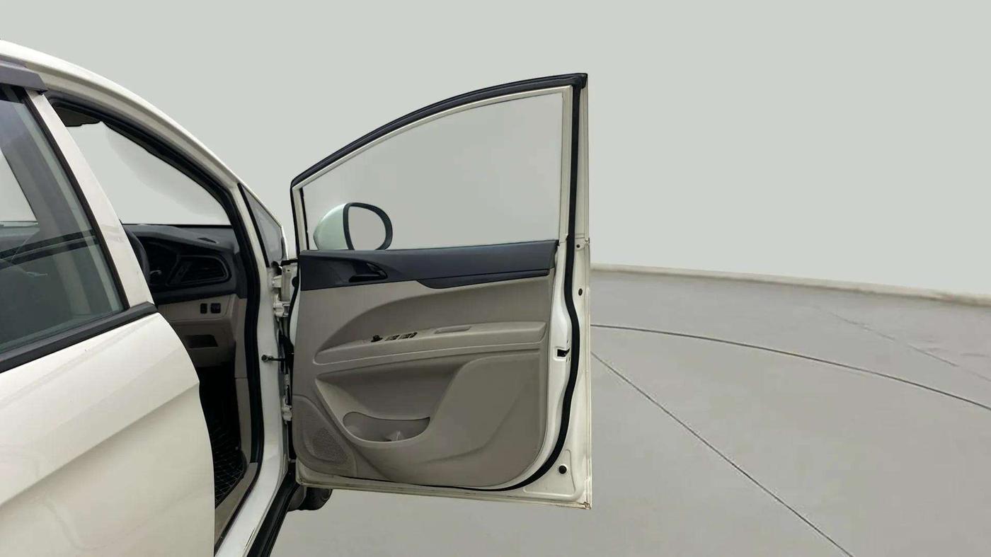2018 Mahindra MARAZZO M4 7 STR, Diesel, Manual, 1,32,430 km, RHS Front Door