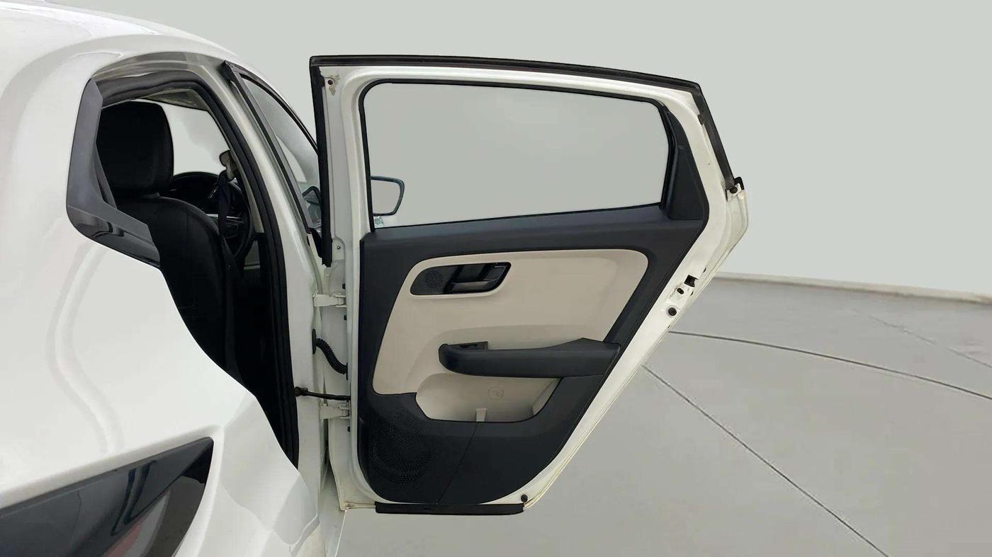 2021 Tata ALTROZ XM PLUS PETROL, Petrol, Manual, 58,776 km, RHS Rear Door