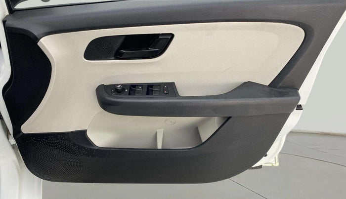 2021 Tata ALTROZ XM PLUS PETROL, Petrol, Manual, 58,776 km, Driver Side Door Panels Control