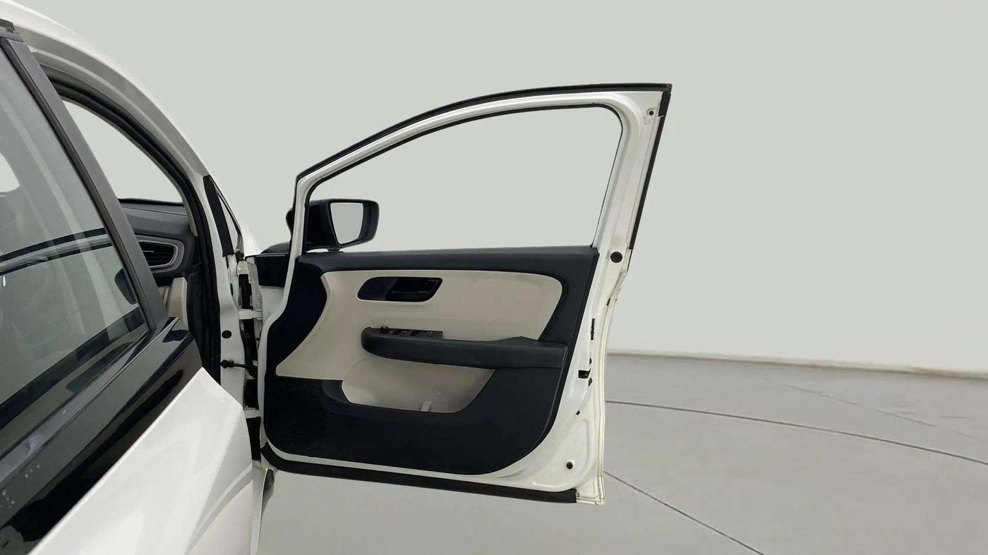 2021 Tata ALTROZ XM PLUS PETROL, Petrol, Manual, 58,776 km, RHS Front Door