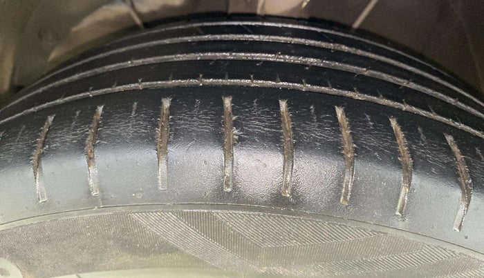 2020 Maruti Baleno ZETA CVT PETROL 1.2, Petrol, Automatic, 38,006 km, Left Front Tyre Tread