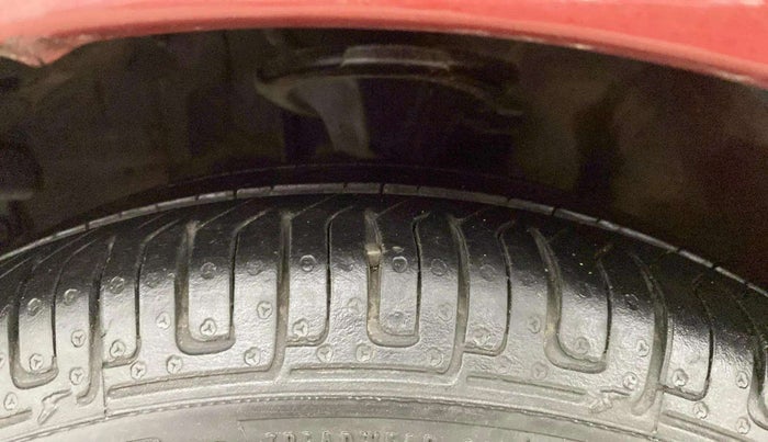 2013 Hyundai i10 MAGNA 1.1, Petrol, Manual, 48,015 km, Left Front Tyre Tread