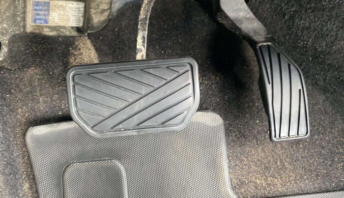 2022 Maruti BREZZA ZXI + AT SMART HYBRID, Petrol, Automatic, 34,574 km, Pedals