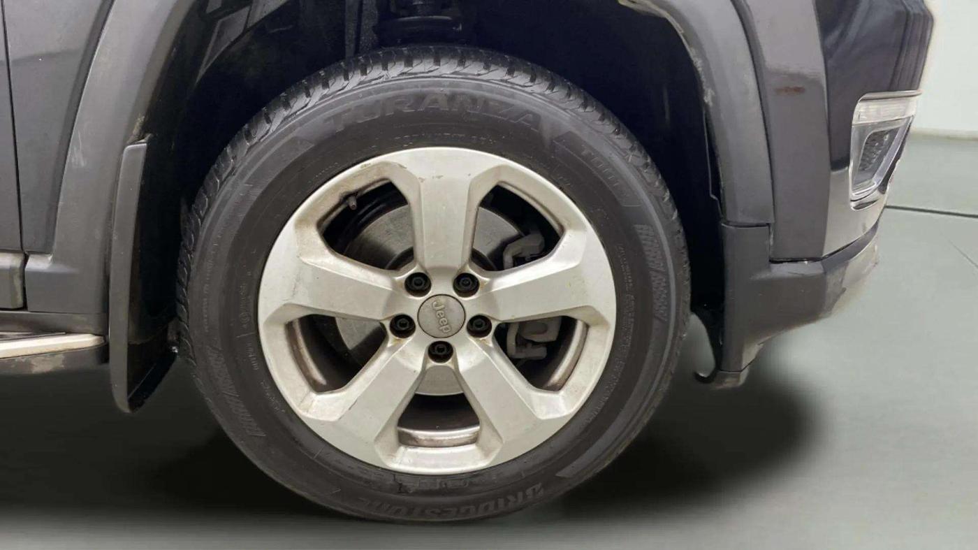 2017 Jeep Compass LIMITED 1.4 PETROL AT, Petrol, Automatic, 1,25,278 km, Right Front Wheel