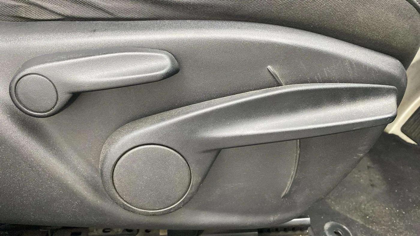 2017 Jeep Compass LIMITED 1.4 PETROL AT, Petrol, Automatic, 1,25,278 km, Driver Side Adjustment Panel