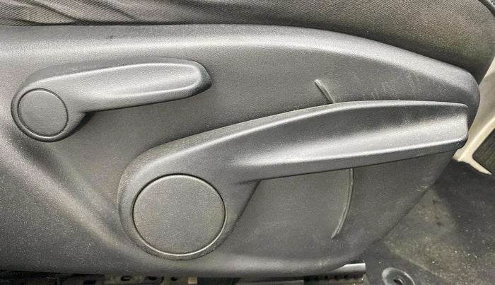 2017 Jeep Compass LIMITED 1.4 PETROL AT, Petrol, Automatic, 1,25,212 km, Driver Side Adjustment Panel