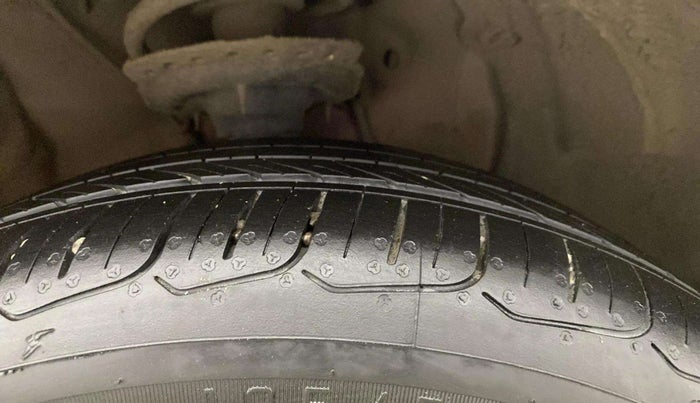 2019 Hyundai Elite i20 ASTA (O) CVT, Petrol, Automatic, 39,270 km, Right Front Tyre Tread
