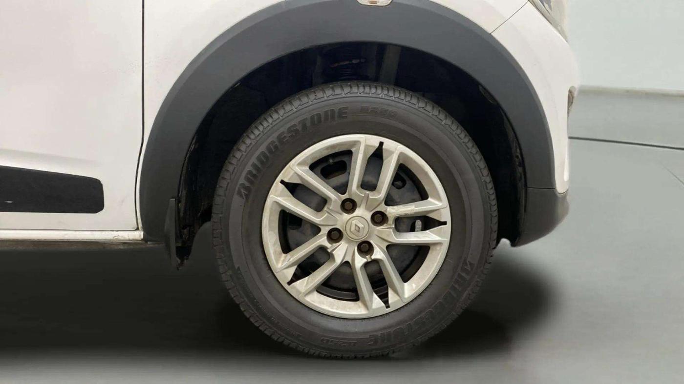 2019 Renault TRIBER RXL MT, Petrol, Manual, 33,479 km, Right Front Wheel