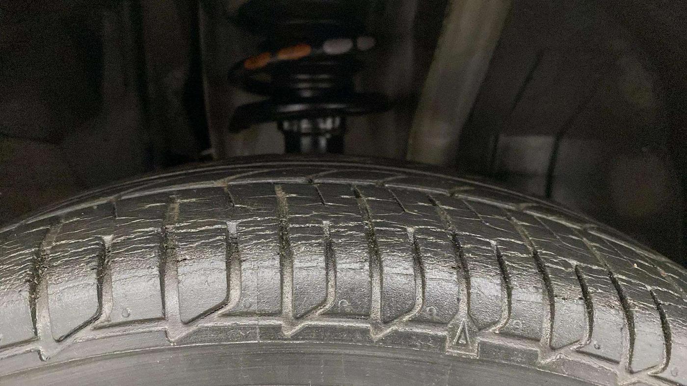 2019 Renault TRIBER RXL MT, Petrol, Manual, 33,479 km, Right Front Tyre Tread