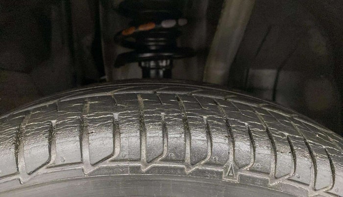 2019 Renault TRIBER RXL MT, Petrol, Manual, 33,479 km, Right Front Tyre Tread