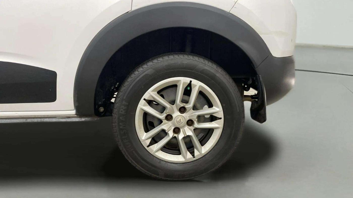 2019 Renault TRIBER RXL MT, Petrol, Manual, 33,479 km, Left Rear Wheel