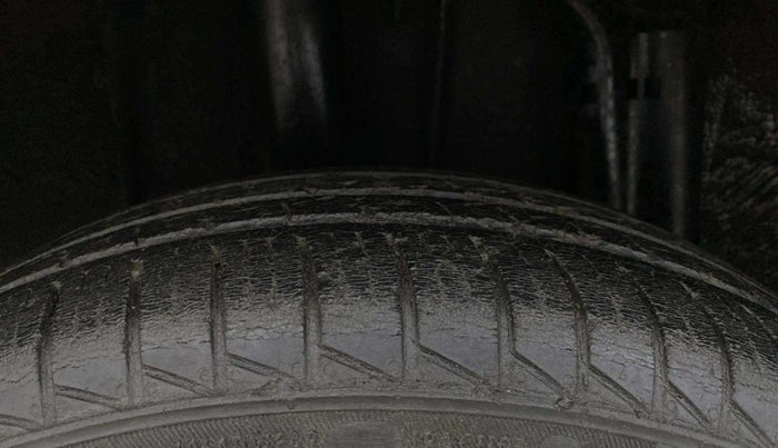 2019 Renault TRIBER RXL MT, Petrol, Manual, 33,479 km, Right Rear Tyre Tread