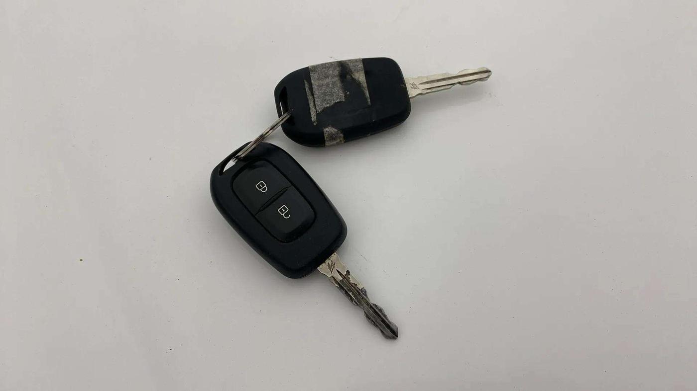2019 Renault TRIBER RXL MT, Petrol, Manual, 33,479 km, Key Close Up